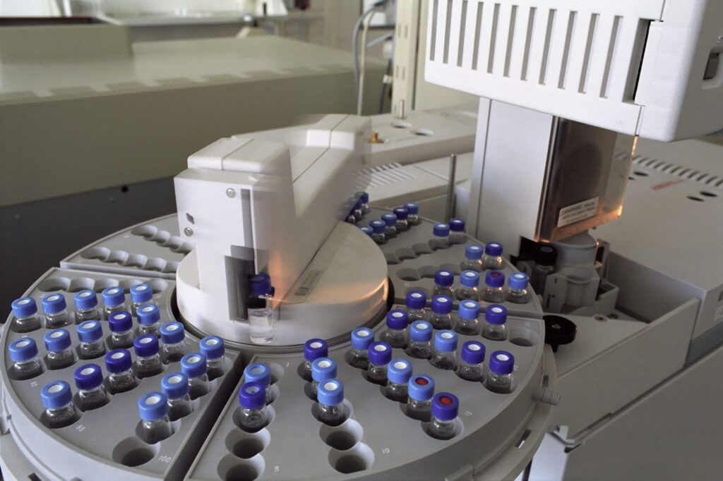 Laboratory equipment holding multiple sample vials